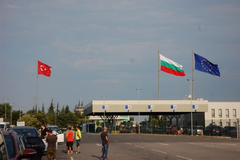 Ад на Капитан Андреево, чака се по 10 часа