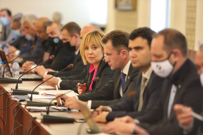 Комисията по ревизията на ГЕРБ чегърта в митниците?