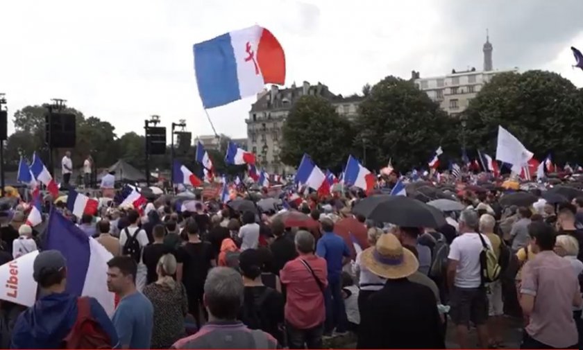 Арести на протести в Париж срещу зеления Covid пропуск