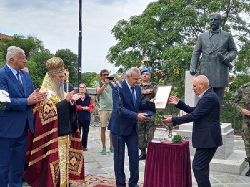 Откриха паметник на Гаврил Кръстевич в Пловдив