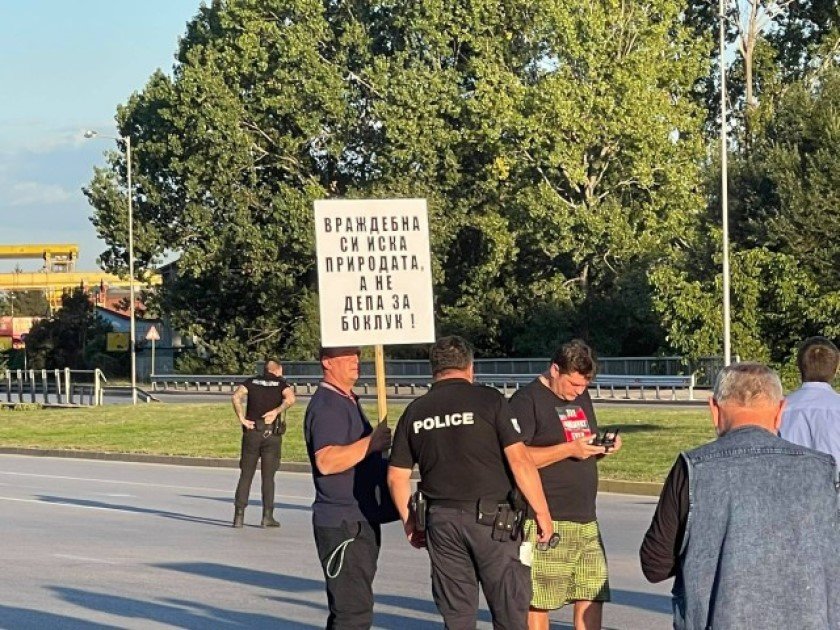 Протест затвори бул. "Ботевградско шосе"