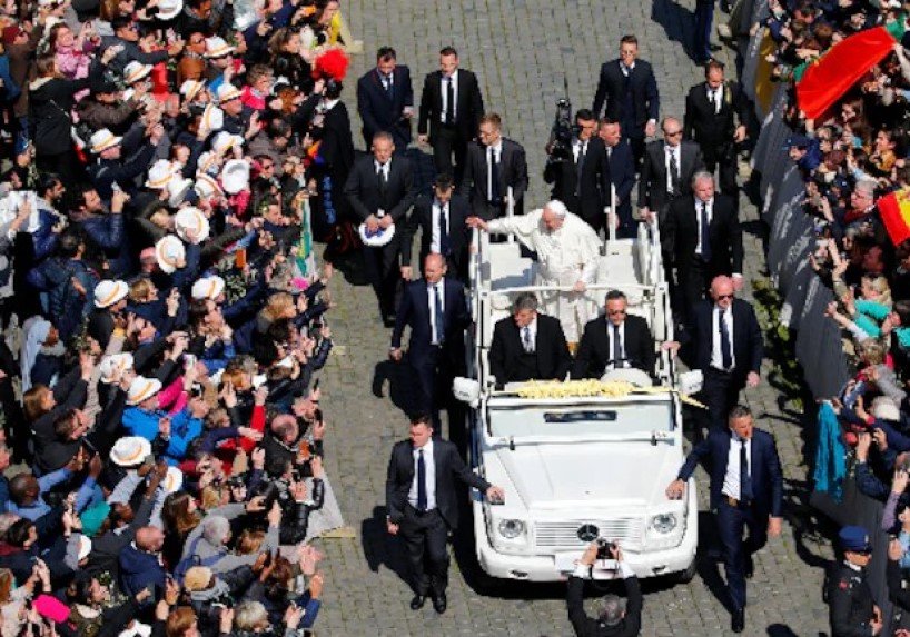 Скандал: Кортежът на папата уби спортист