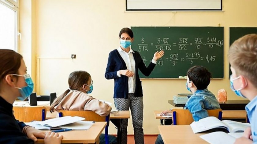 Математик: Отварянето на училищата ще доведе до рязък скок на заразените