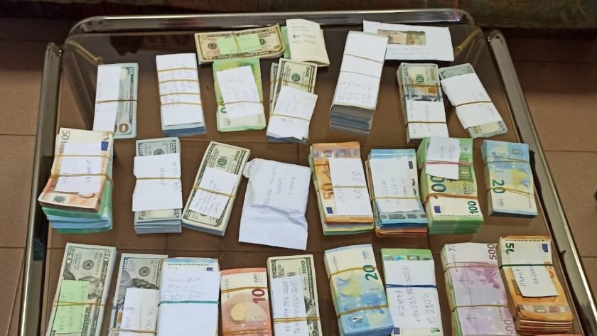 Митничари откриха 422 580 недекларирани евро на ГКПП "Капитан Андреево"