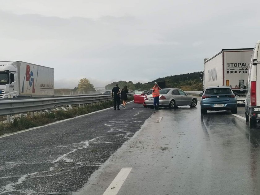 Първо в Lupa.bg: Ад на АМ "Тракия": Три катастрофи между Пазарджик и София (СНИМКИ)