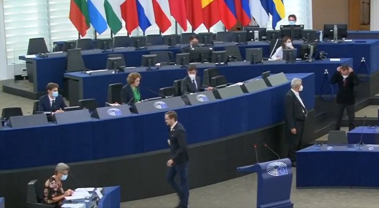 Европарламентът бистри санкциите за Божков, Пеевски и Желязков