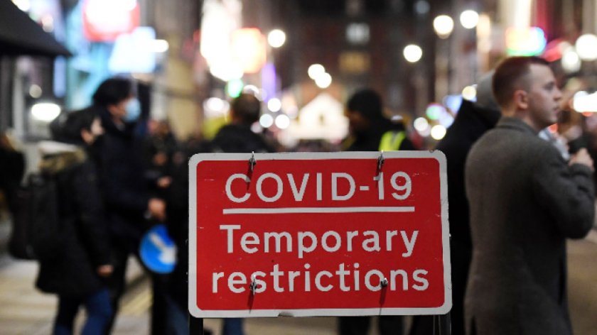 Великобритания премахна Covid светофара, остава само червеният списък