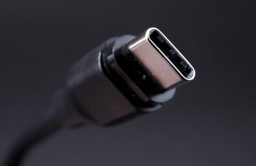 ЕК иска стандарта USB-C, „Епъл” се дърпа