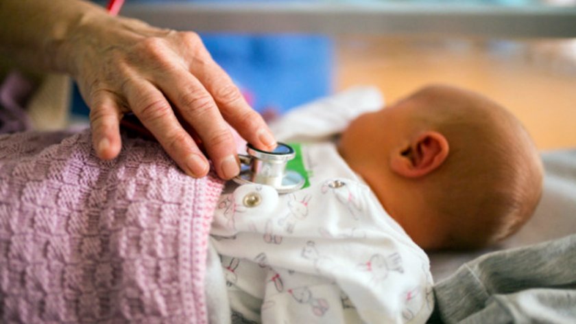 Бебе на два месеца от Шумен е заразено с COVID-19