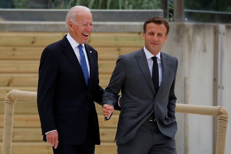 Макрон връща френския посланик в САЩ след разговор с Байдън