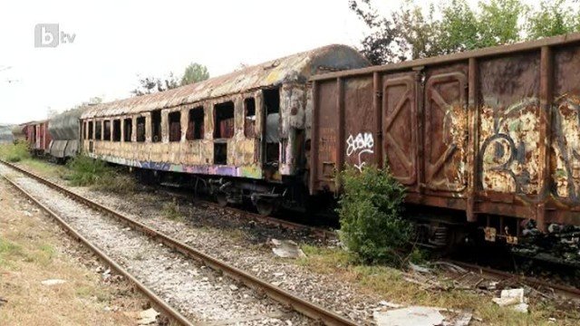 Умишлен палеж е основната версия за ЖП вагона във Варна