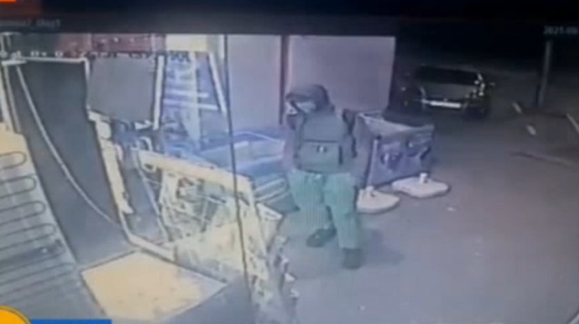 Младеж отмъкна оборота на столичен магазин