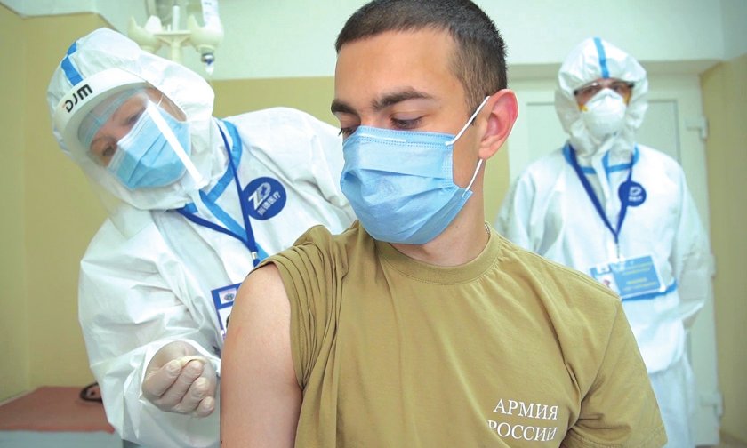 Русия очаква ваксинацията да намали заболеваемостта от COVID