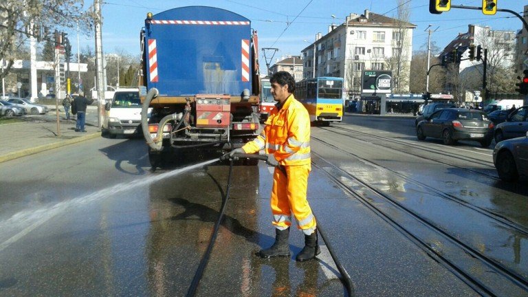 Общината дава 6 млн. лева за миене на улиците в София