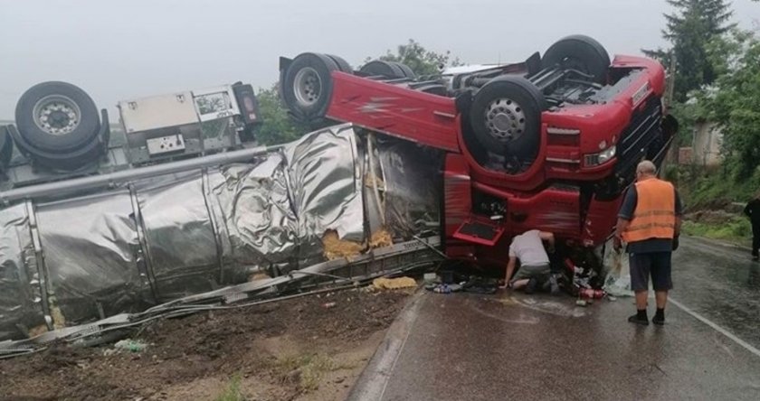 Два тира се удариха край монтанското село Смирненски