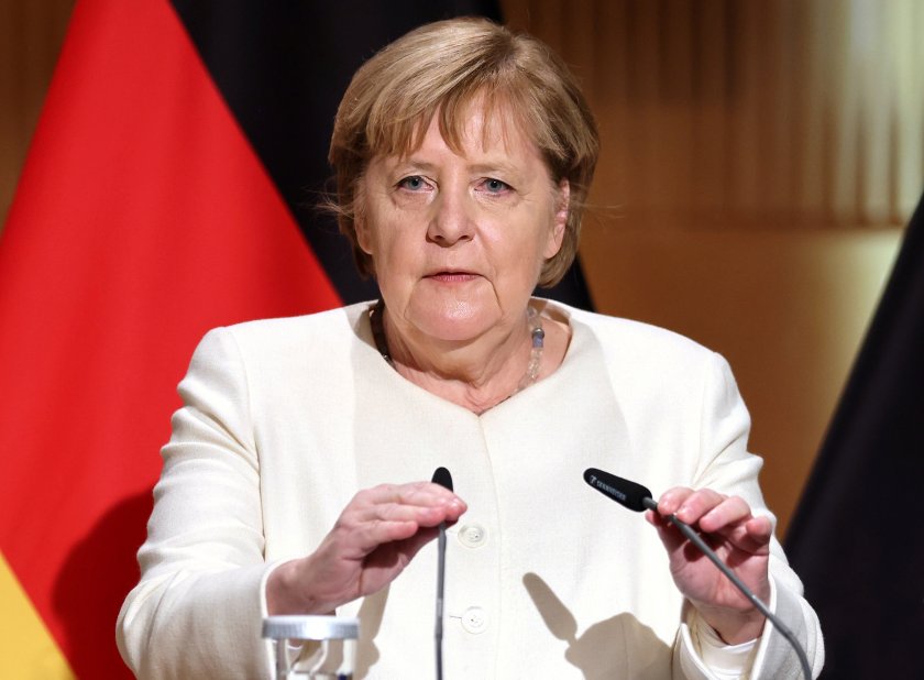 Меркел на прощаване: Борете се за демокрацията