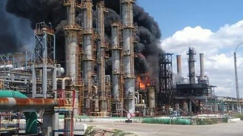Най-голямата петролна рафинерия в Източна Европа отново заработи