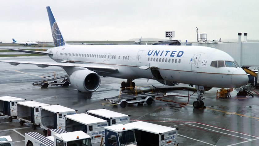 United Airlines уволнява 600 служители - не искат да се ваксинират