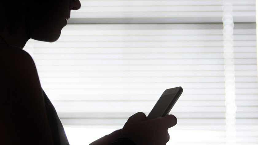 Съдят мъж, извадил разпечатка на разговорите от телефона на жена му