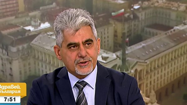 Доц. Михов: ВТУ печата дипломи на италианци, които никой не е виждал