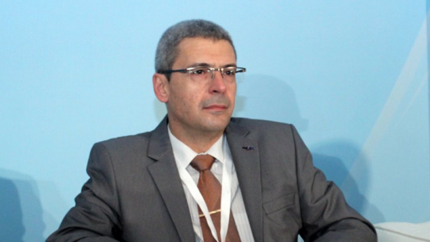 Проф. Гетов: Правете разлика между трета и бустерна доза