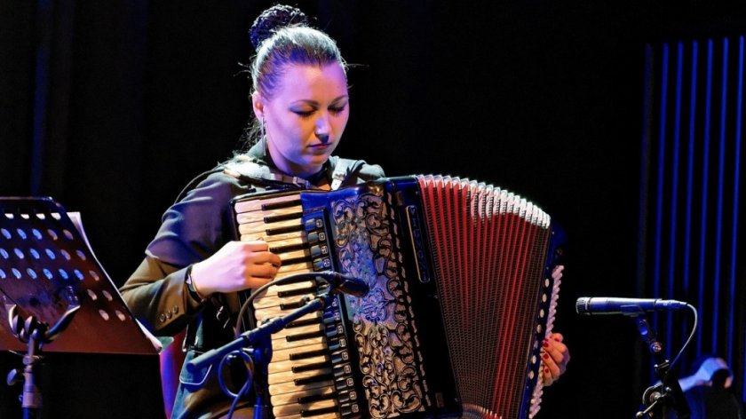 "Вълшебницата на акордеона" Вероника Тодорова се завръща в родния Плевен