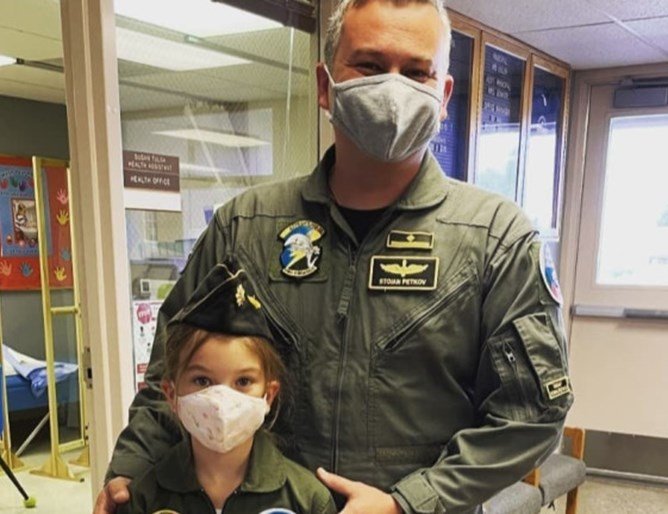 Ето го първия пилот на българските F-16