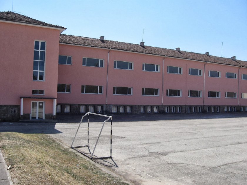 Седмокласничка вкара първолаче в кома 