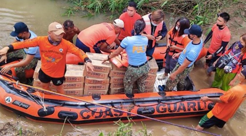 Десетки жертви на свлачища и наводнения във Филипините