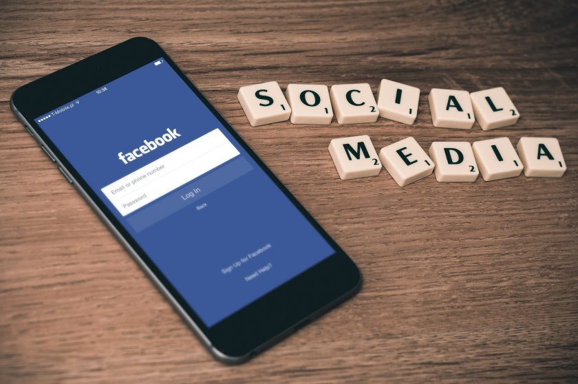 „Фейсбук” плаща на медиите, ама във Франция