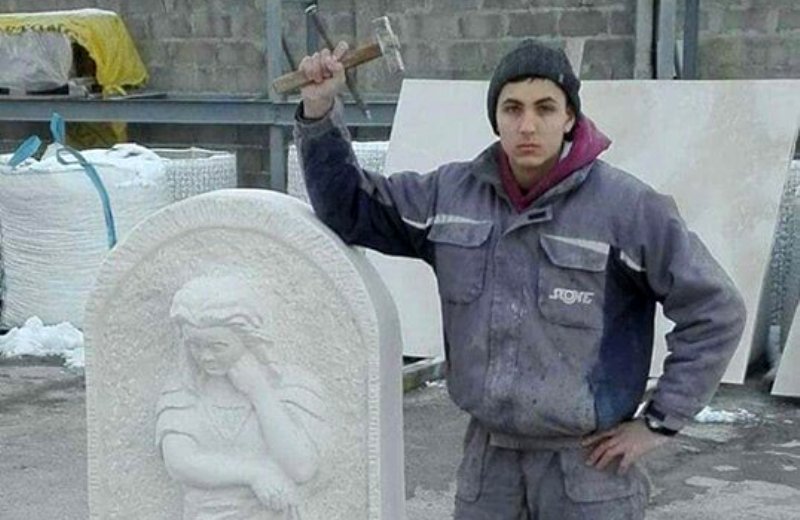18-годишен построи паметник на българските опълченци и го дари