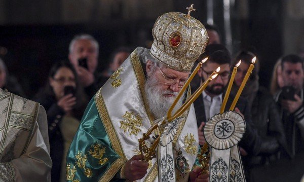 Патриарх Неофит се поклони на лекарите