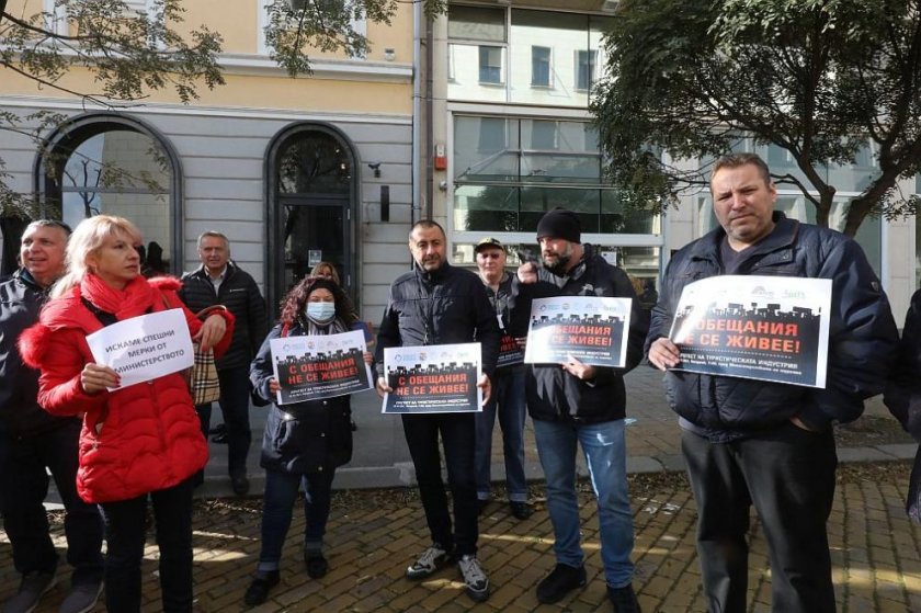Туроператорите се разлютиха