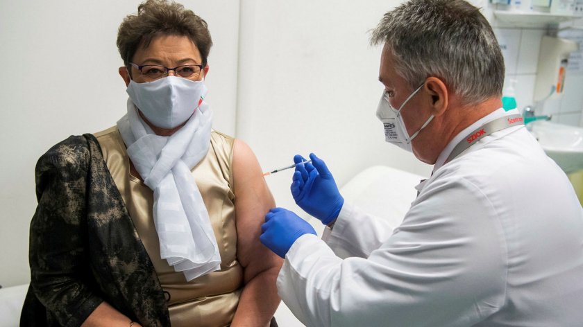 Унгария със задължителни ваксини за държавните служители