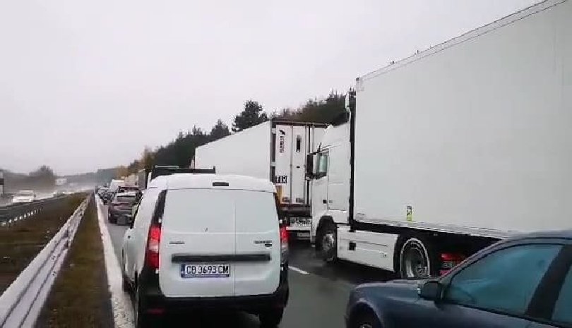 Дипломат пострада при катастрофа на АМ "Тракия" (снимки)
