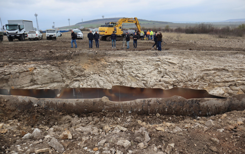 17 часа спасяват авариралия газопровод край Ветрино