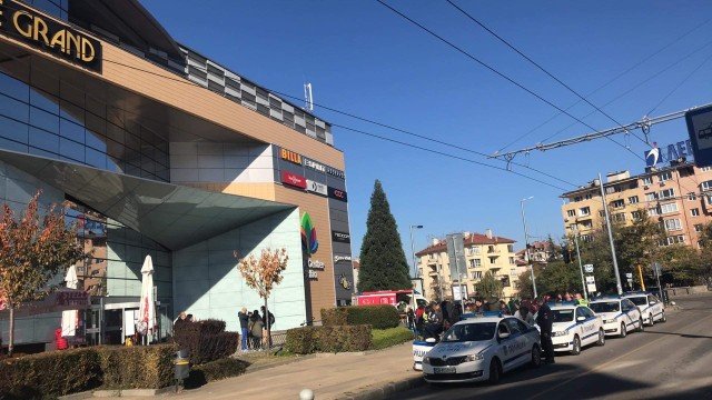 Опит за протестно нахлуване в столичен търговски център