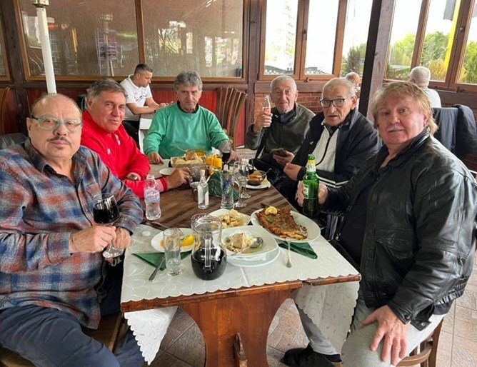 Пената стана прадядо