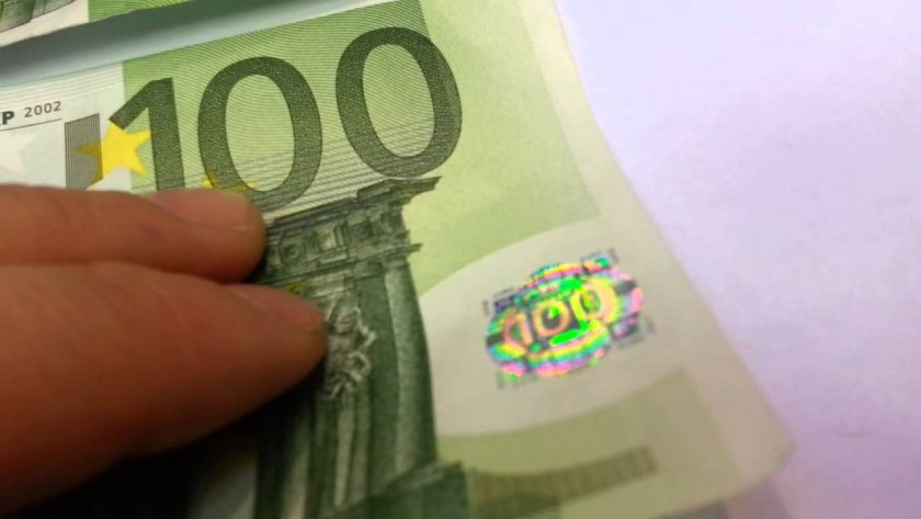 Ученик крие 398 менте-банкноти по €100