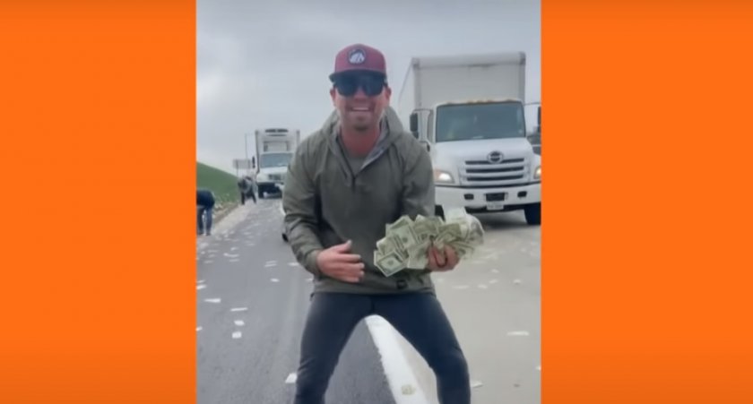 Долари заваляха в Сан Диего, народът полудя (ВИДЕО)