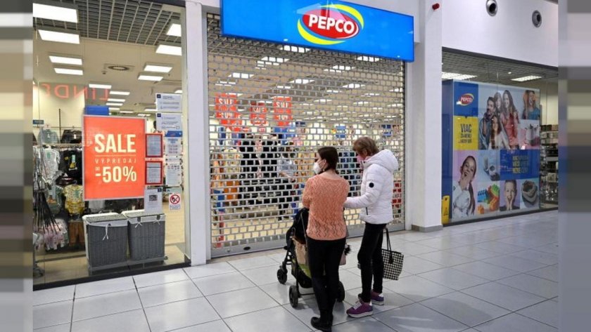 Словакия отряза неваксинираните от магазини и забави