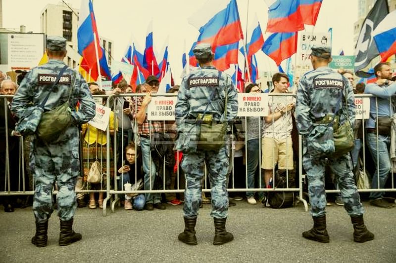Над 10 000 души на протест в Москва