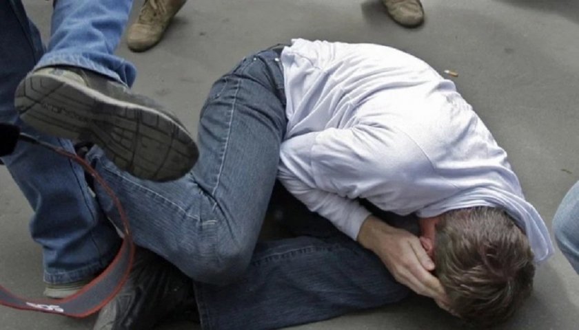 Дрогирани пребиха младеж в Равда при спор за паркиране