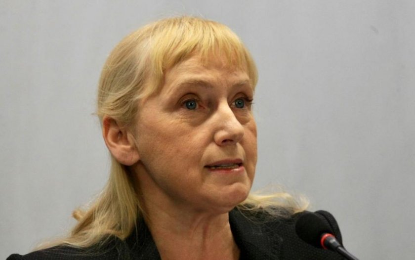 Цацаров пак иска имунитета на Елена Йончева като евродепутат