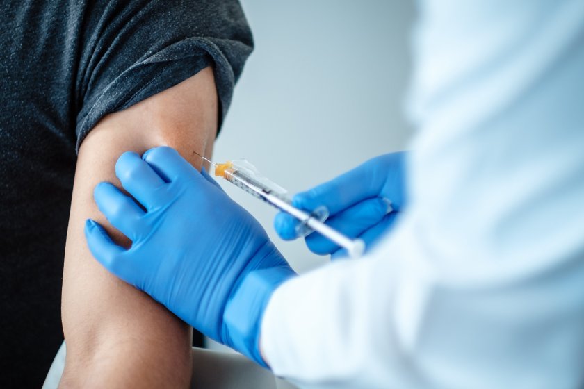Третата доза ваксина става задължителна за пътуване в ЕС