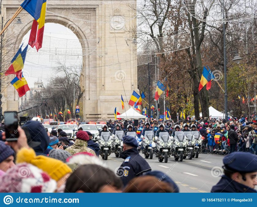 След едногодишна пауза Румъния отново отбелязва с военен парад националния си празник