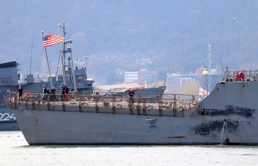 US боен кораб акостира във Варна