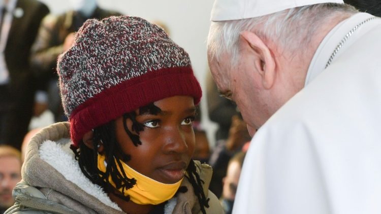 Папата към бежанците на Лесбос: В очите ви видях страх и очакване