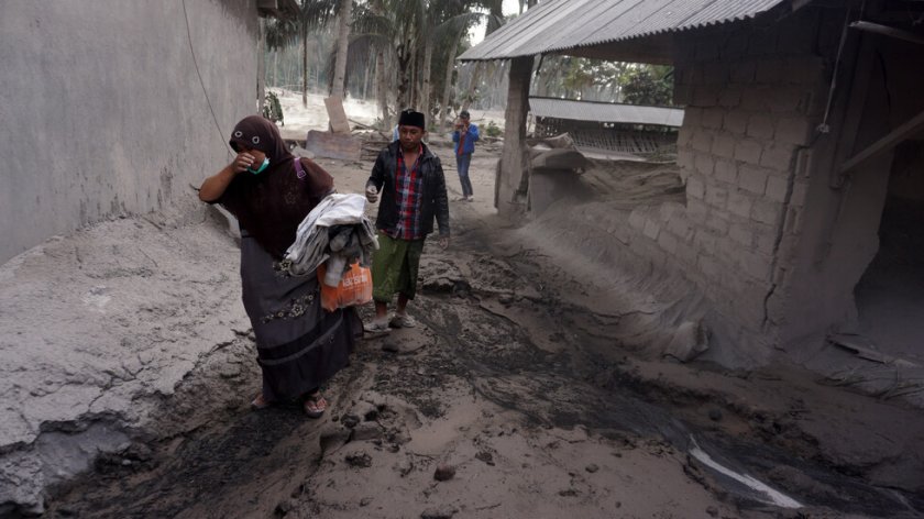 Вулкан отне 13 човешки живота в Индонезия