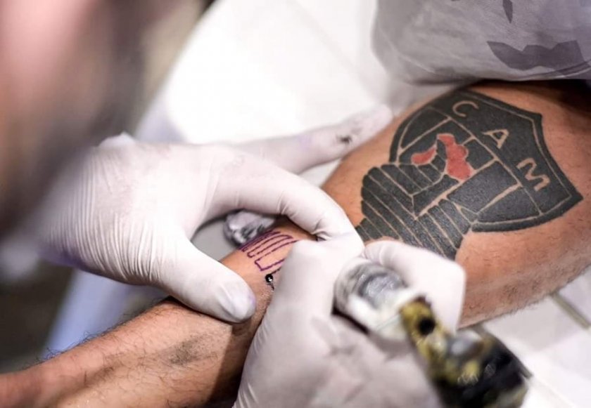 Опашки се извиха за татуировки на Атлетико Минейро (СНИМКИ)